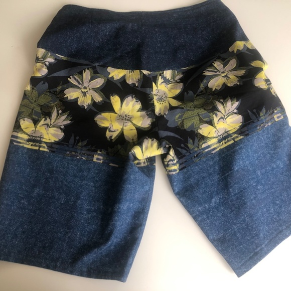 Set of 4 pairs of O’Neill board shorts: 30” waist - Picture 5 of 9